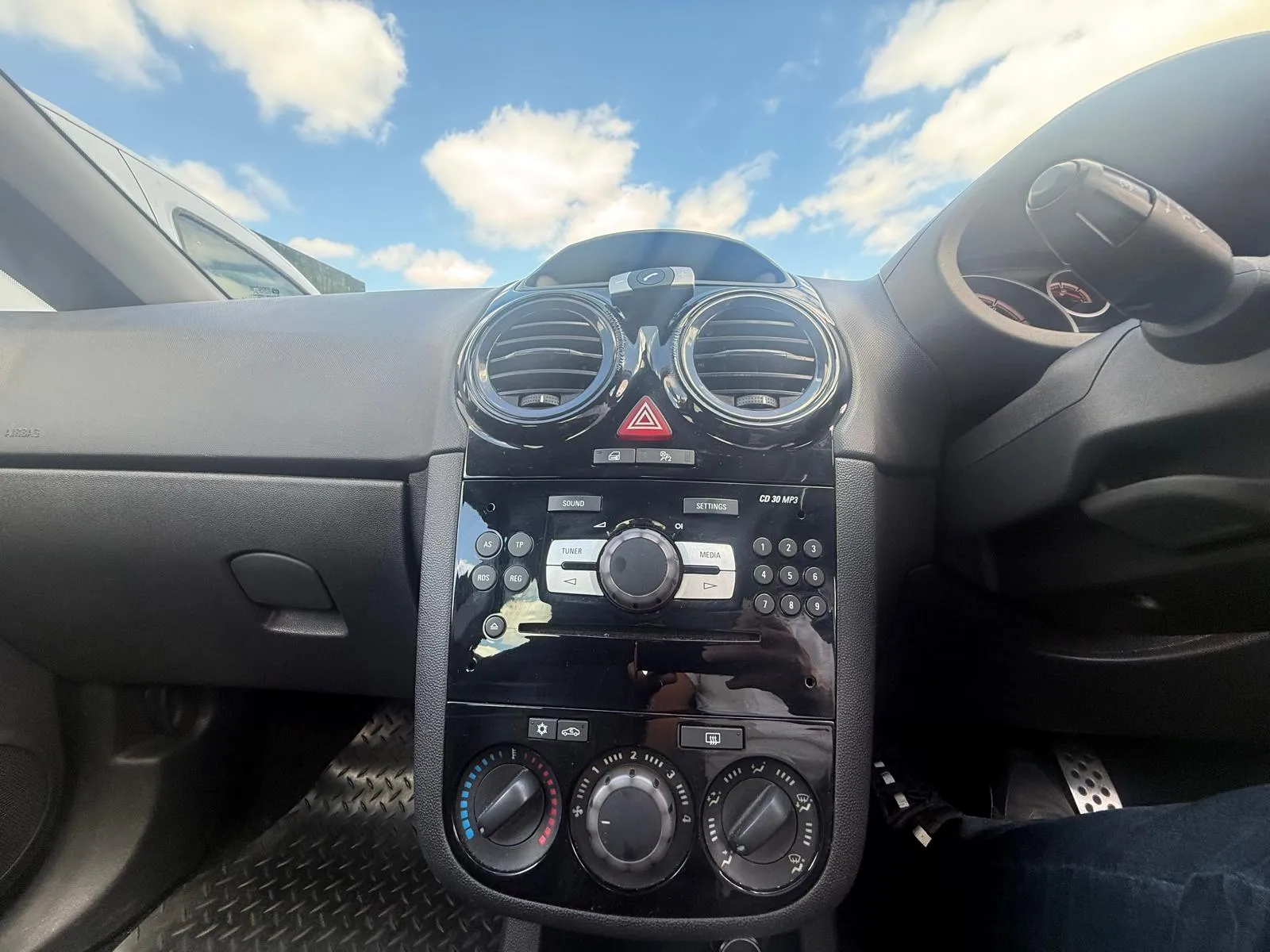 vehicle-media-20