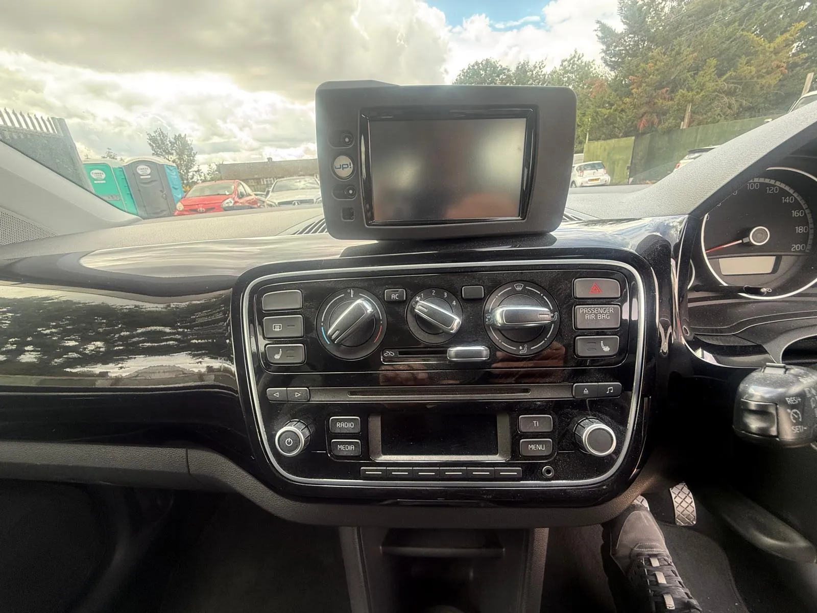 vehicle-media-28