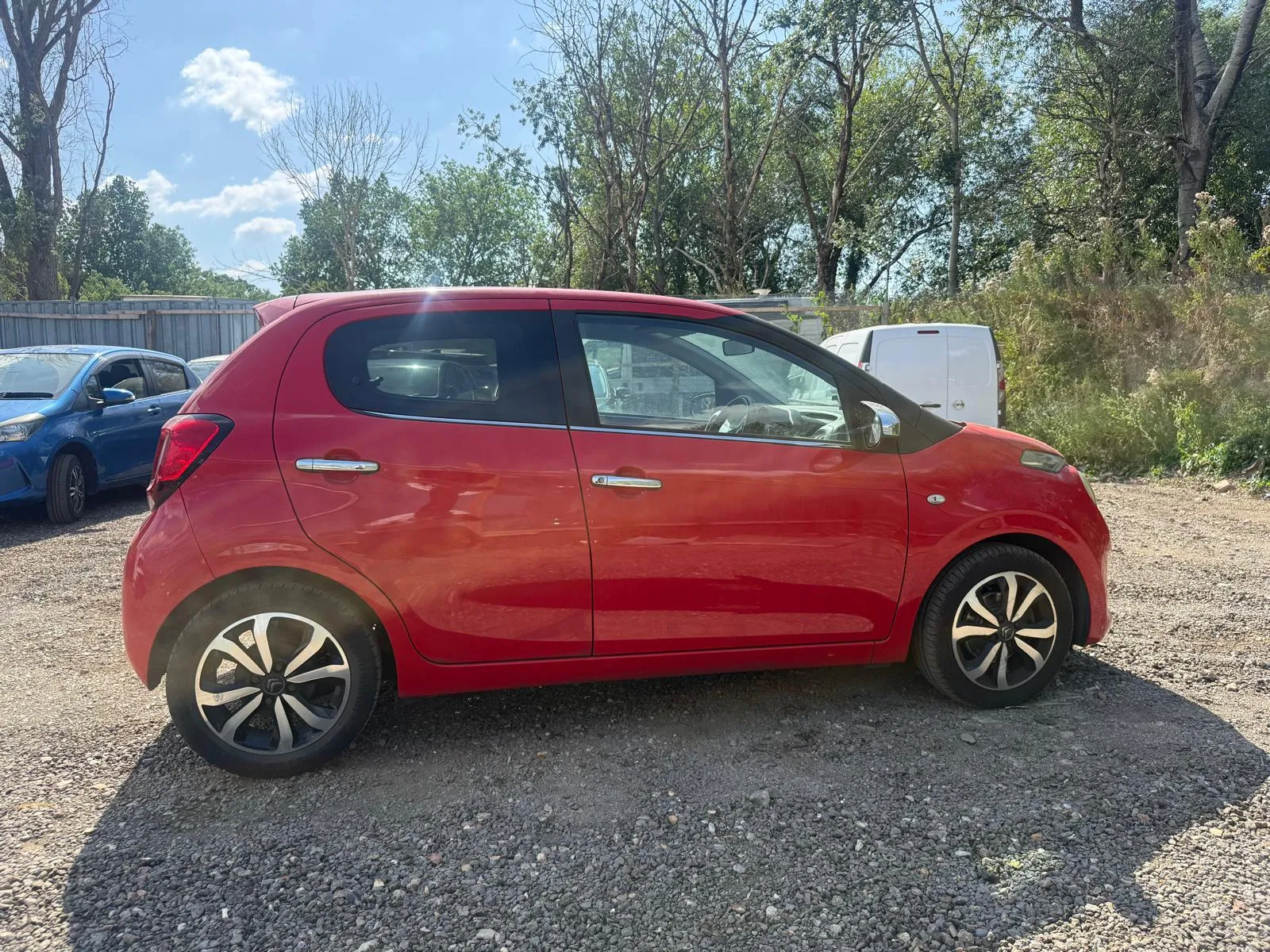 vehicle-media-11
