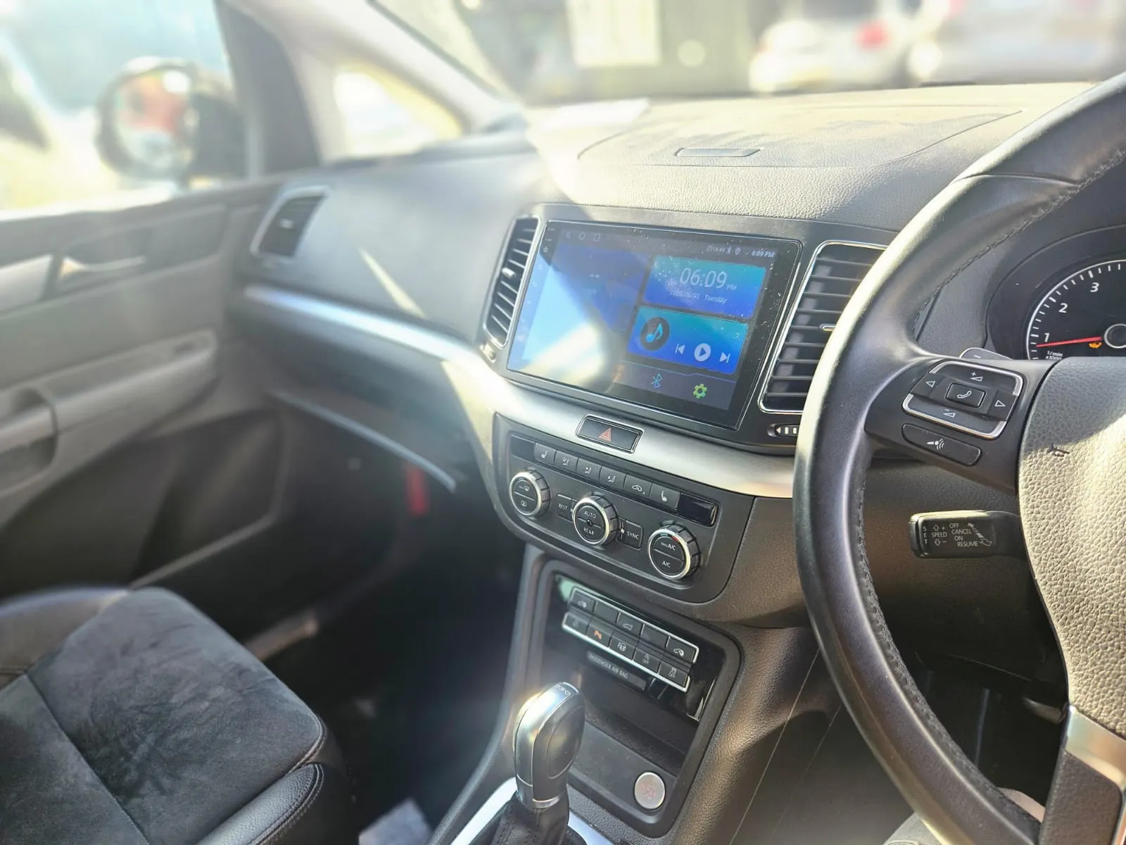 vehicle-media-28