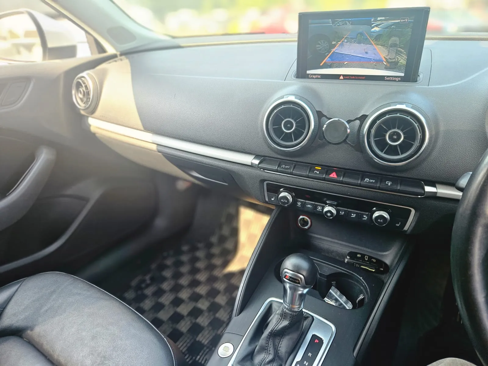 vehicle-media-29
