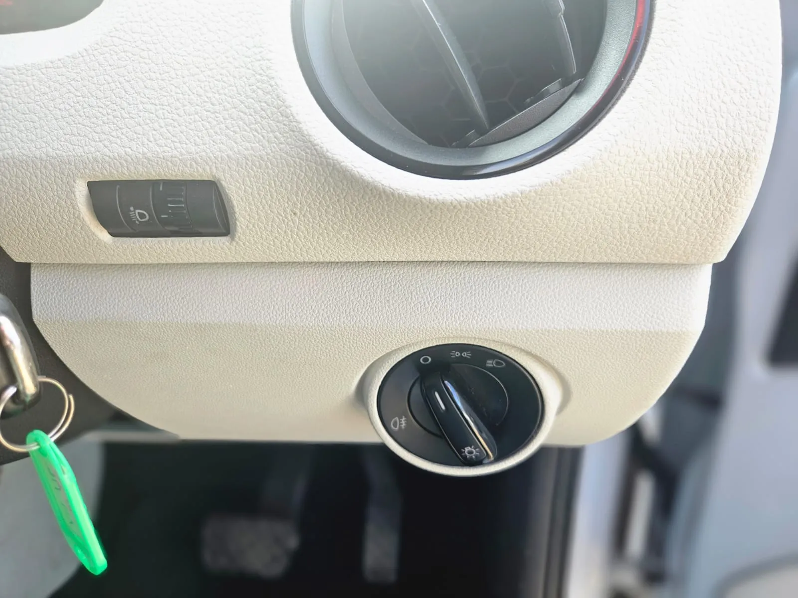 vehicle-media-12