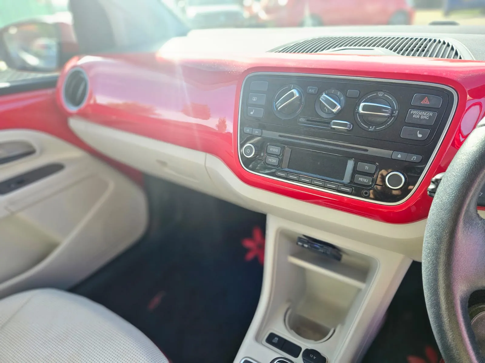 vehicle-media-27