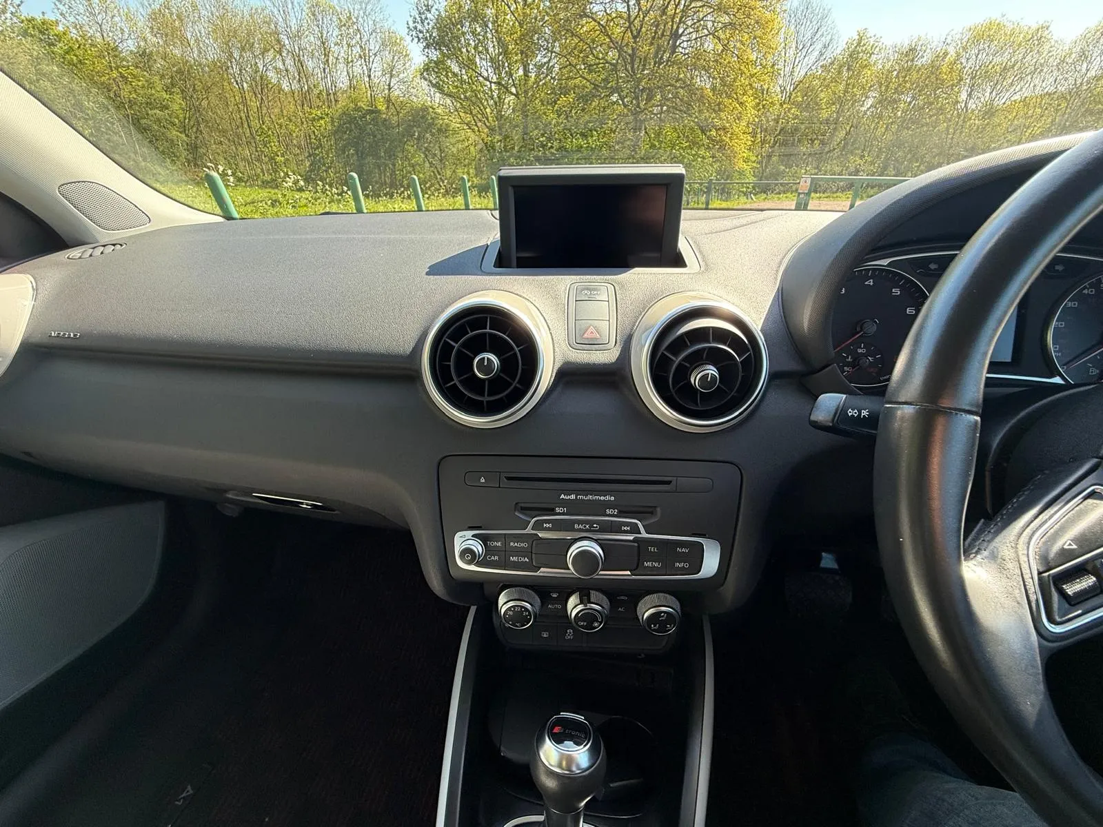 vehicle-media-23