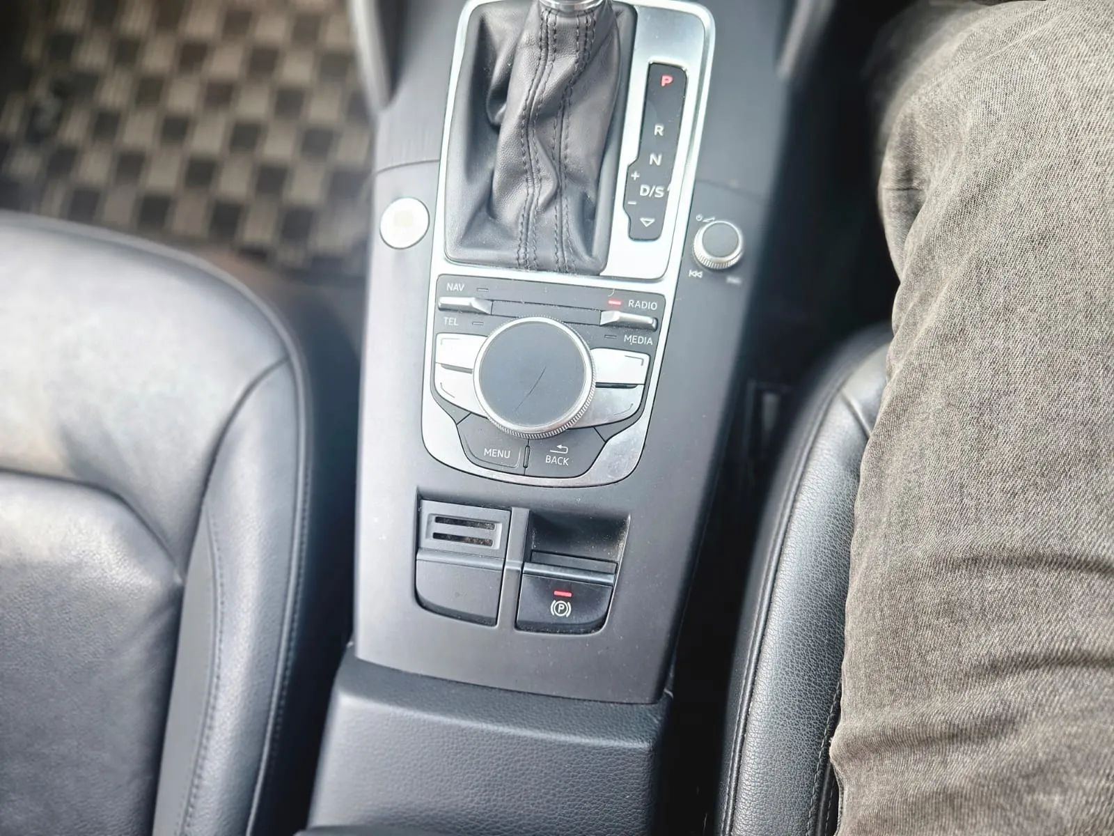 vehicle-media-27