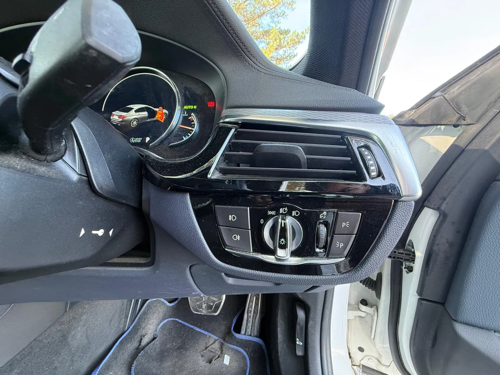 vehicle-media-36
